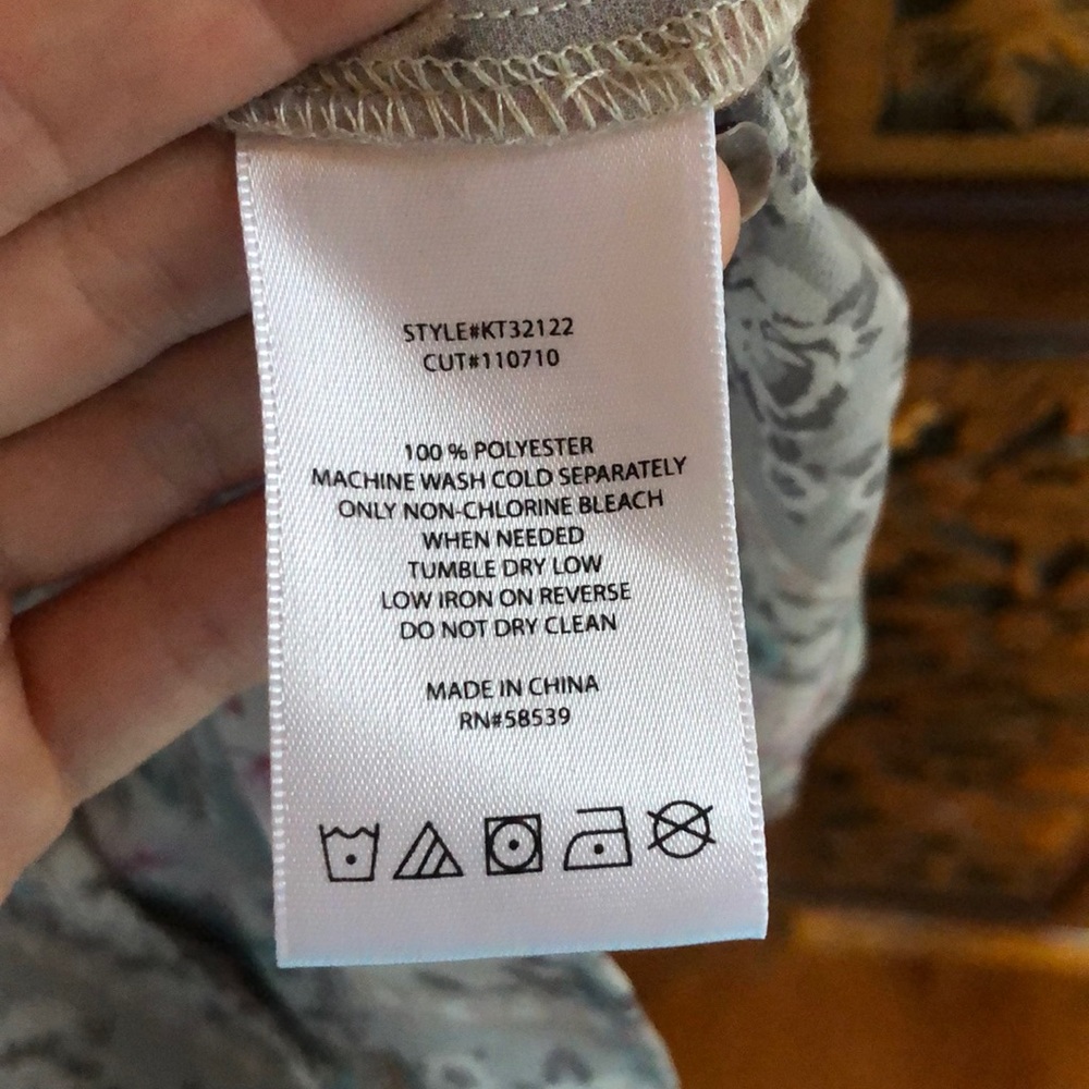 Rose Button Down Blouse Size M - image 4